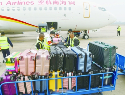 阜陽機(jī)場行李托運忙