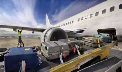 請(qǐng)問坐飛機(jī),辦理托運(yùn)行李 是先過了安檢在托運(yùn),還是無需安檢直接托運(yùn)謝謝